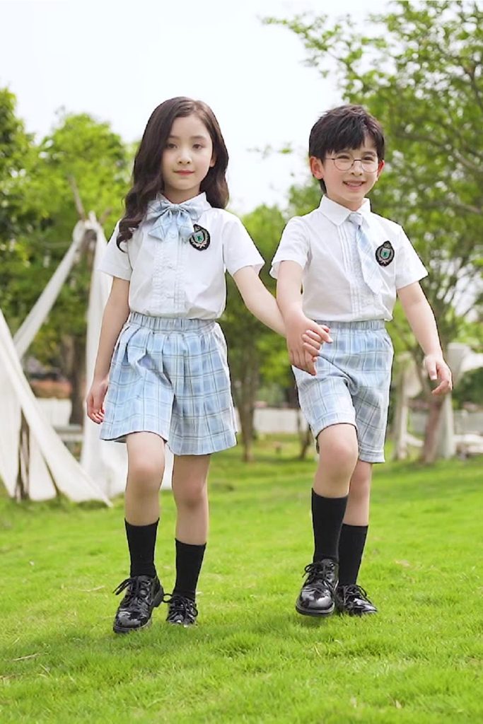 Đồng phục phong cách Hàn Quốc cho các bé